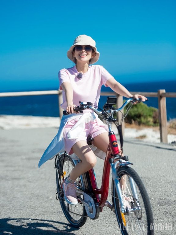 《妻子2》张嘉倪、谢娜穿着减龄,47岁的她最没心机?