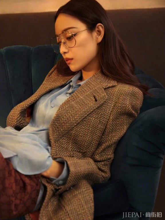 倪妮穿复古衣服配鞋,高级美太有感
