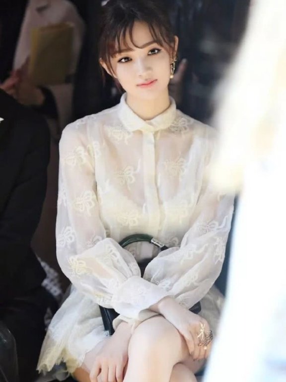 徐璐新恋情曝光?“甄嬛妹妹”同款魅力穿搭你值得拥有