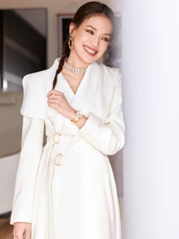 舒淇金棕色妆容气质典雅 自信慵懒很自在