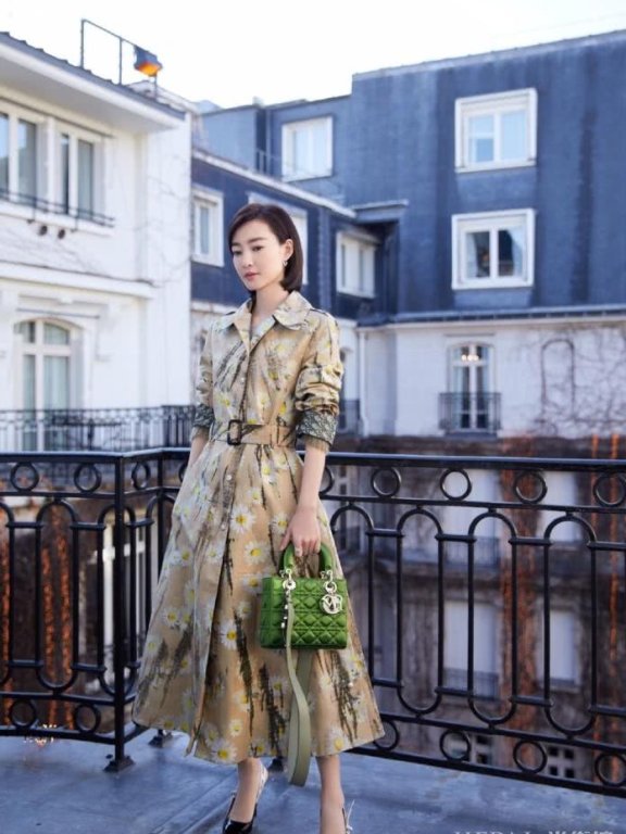 王丽坤修图前后基本没差别,同框张翰连表情都一样