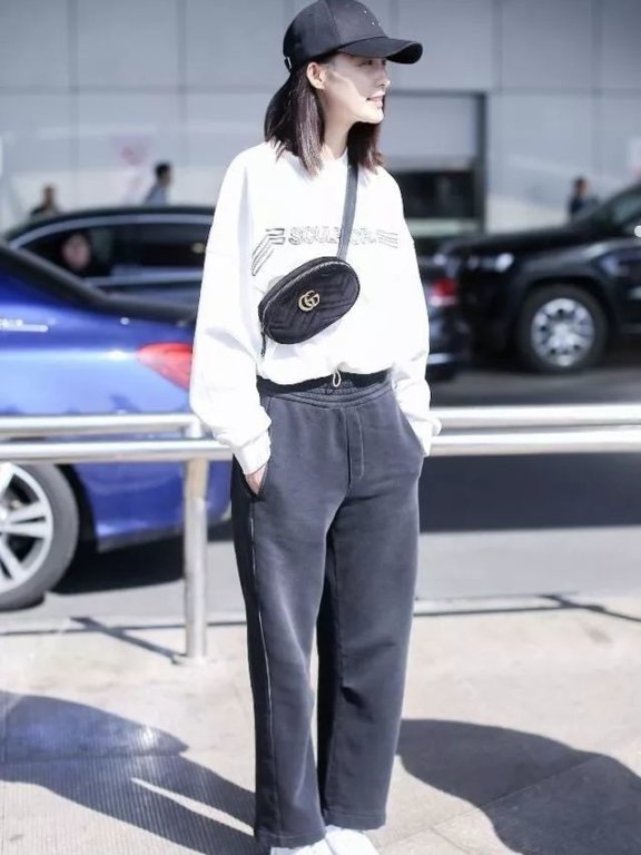 林允儿新闻图堪比画报!而我关注的却是一只仅次于她颜值的腰包