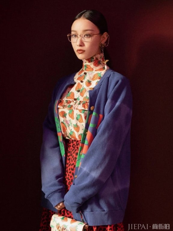 倪妮3月写真复古风优雅有气质,她真的是怎样都好看