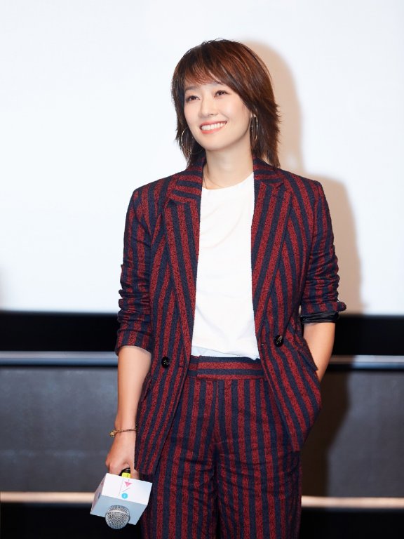 马伊琍又剪短发了,还那么的干练有气质