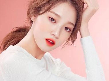 IU的“北冰洋妆” 最近火了…黄色腮红的风你跟吗?