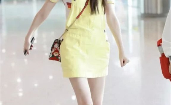 裙子+帆布鞋可盐可甜,感受浪漫气息