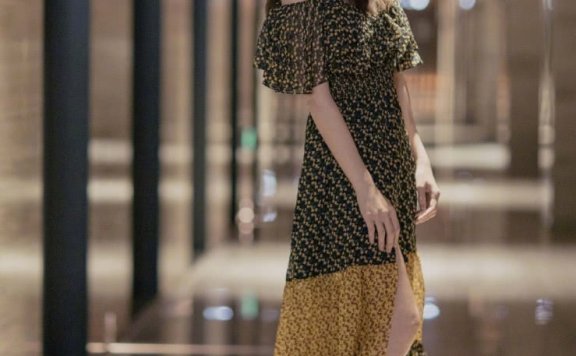 陈乔恩穿吊带裙美到骨子里,越穿越美丽