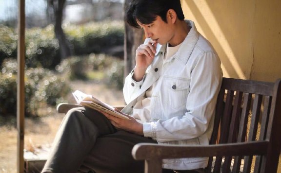 “鬼怪大叔”孔刘,6套写真造型公开,展现型男时尚魅力!