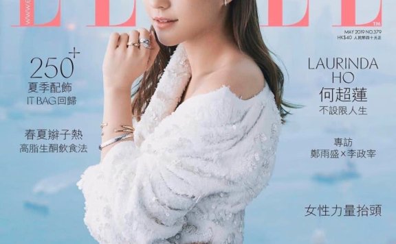 何超莲身露肩T配牛仔美的低调,又登时尚封面!