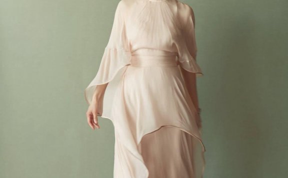 袁泉新发型扎成丸子头,搭配刘海更显气质