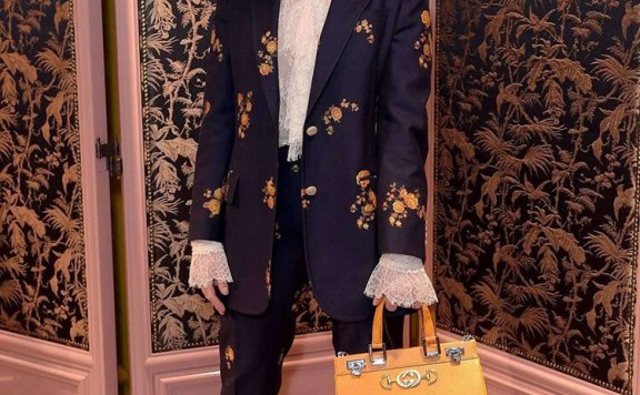 英国短腿女明星珍娜·科尔曼一米五七还钟爱各种长裙