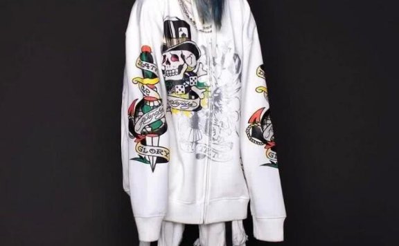 17岁成全球流量偶像,坐拥千万粉丝,这位怪奇美少女什么来头?