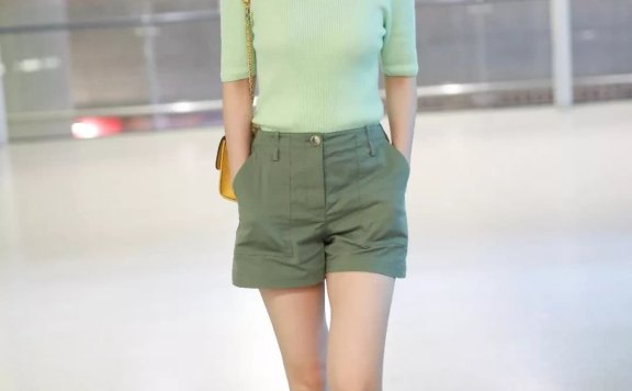 刘雯和李沁都pick的这件针织衫！真的显瘦又百搭