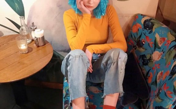 乌克兰少女彩虹发色很吸睛,这“神仙颜值”一下走红网络