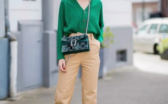 倒春寒选择柔美的针织开衫,让爱依旧如初恋