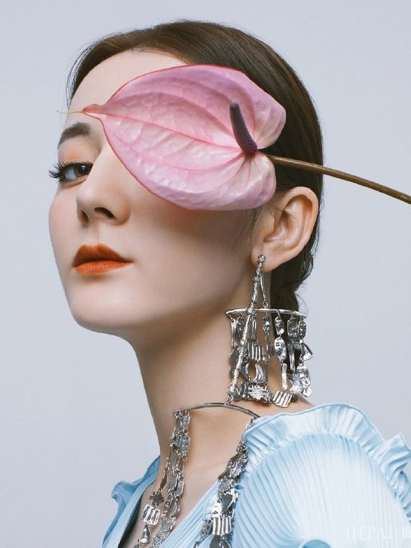 迪丽热巴4月时尚大片,精致又充满女人味