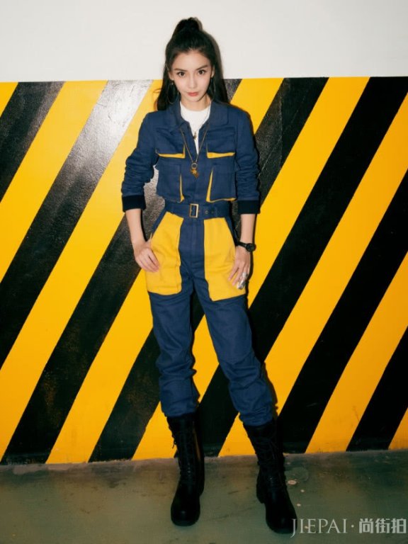 杨颖首晒儿子五官,呆萌模样像翻版黄晓明