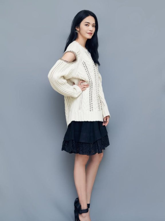 姚晨穿小裙子配羽毛鞋,秒变少女