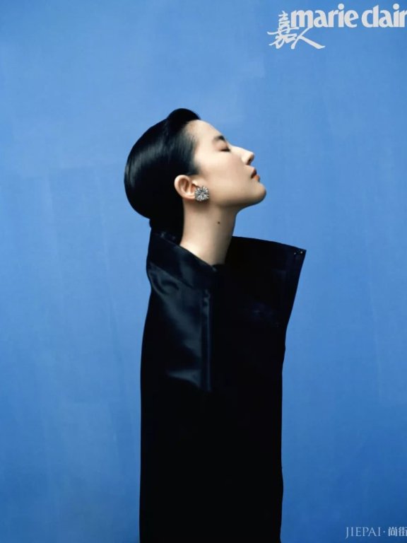 刘亦菲最新杂志大片出炉 人间烟火中安静地发着光