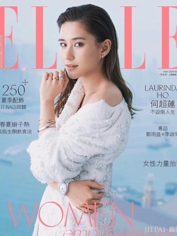 何超莲身露肩T配牛仔美的低调,又登时尚封面!
