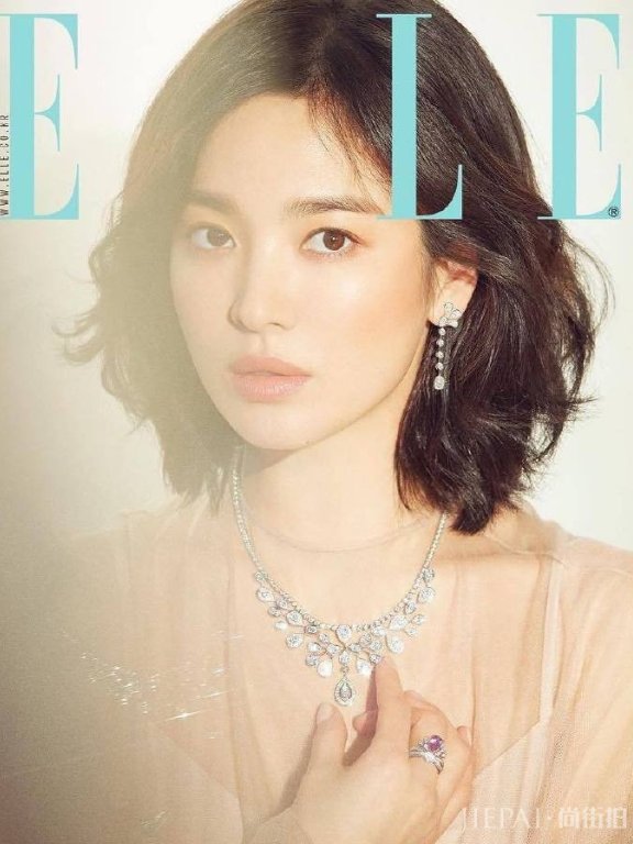 宋慧乔裸色薄纱裙美得清新脱俗,锁骨短发减龄秒变少女