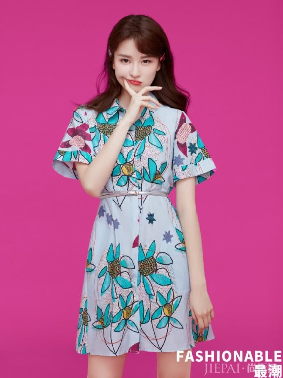 乔欣穿“扑克装”秀长腿，新腿精上线