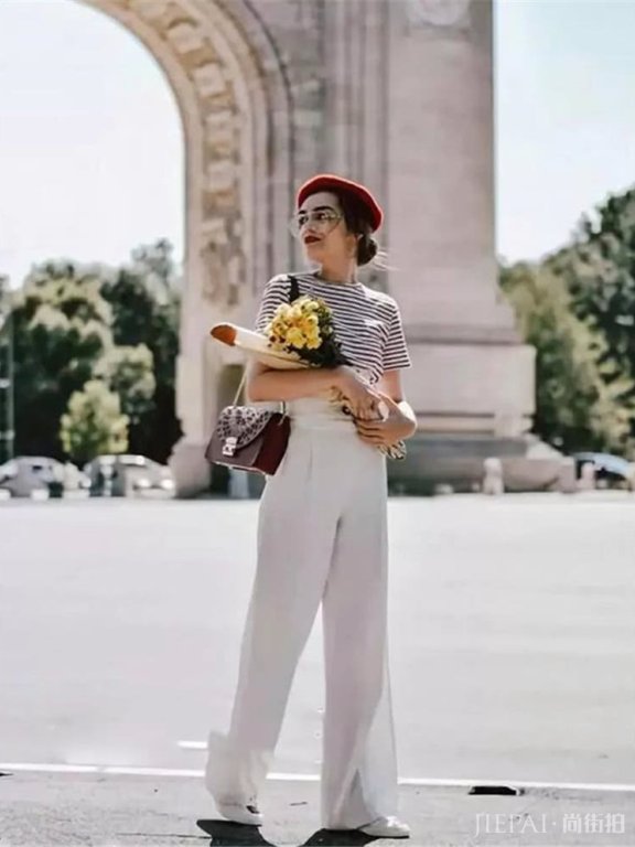 经典的条纹T恤让你打扮美美,释放春天好心情