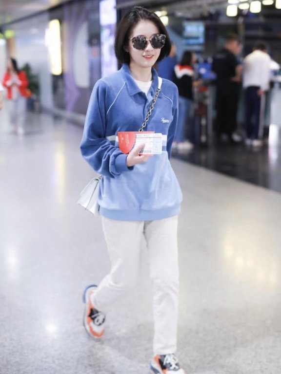 张雪迎换波波头清爽又减龄,天热剪这款发型甜美又好看