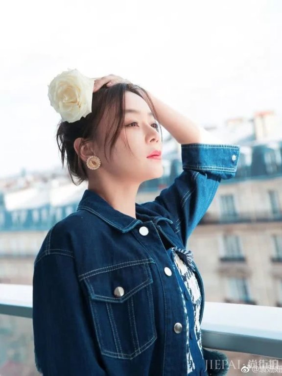 世上有两种白皮肤让你沉醉，一种是袁珊珊一种是你……