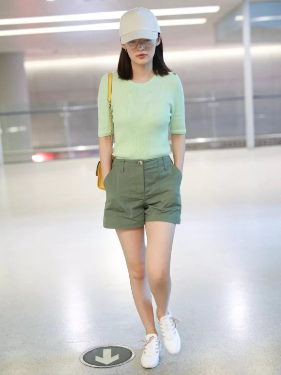 刘雯和李沁都pick的这件针织衫!真的显瘦又百搭