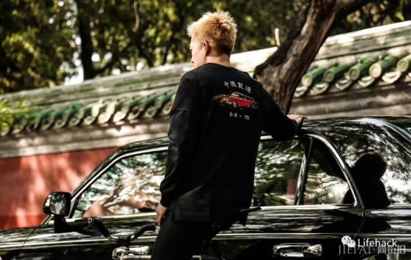 李宁和人民日报联名款,竟然有点好看