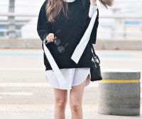 金泫雅机场造型气场全开，穿长款衬衫配高跟鞋秀长腿美出新高度