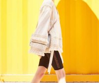 李溪芮离开杨幂后, “升级版无痕裤”现身网友: 裤子还能这样穿?