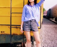 纯色衬衫太常见,试试条纹衬衫,让你展现清新灵动气质