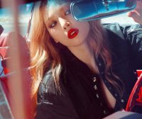 金泫雅拍广告大片，被20cm长牛仔裤抢镜，敢买不敢穿