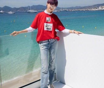 李宇春五分健美裤外穿只为秀腿,粉丝却喊话快穿上