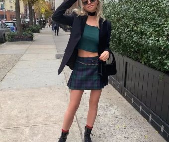 杨幂和超越穿迷你裙秀腿,还顺便秀了把细腰这是什么操作?