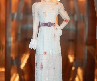 沈月穿杨紫同款纱裙气质不相上下