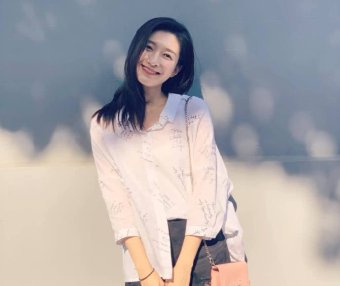 江疏影穿连体裤接地气,但怎么看都是白富美