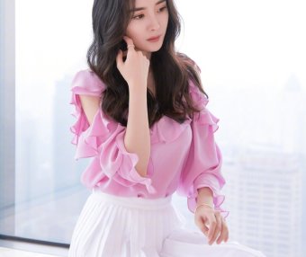 杨幂现身粉嫩娇俏 少女感十足