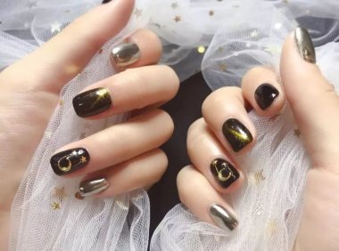 不会化猫系妆?用猫眼美甲去撩人吧