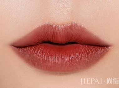 皮肤比较黄涂什么口红 显白还提气质