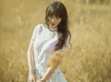 柳岩剪机械齐刘海显丑还不时尚