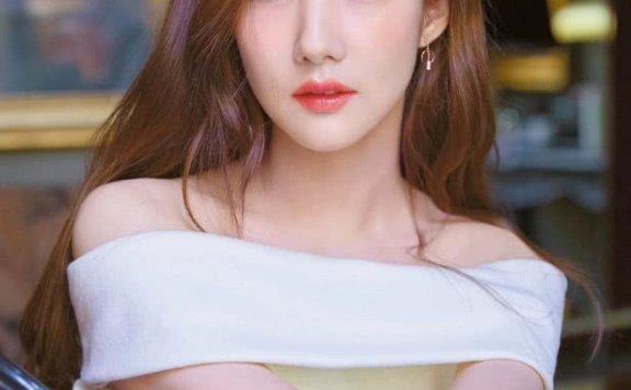 她是韩国整容界模版，芭比身材惊艳，曾和李敏镐恋爱被骂到绝望