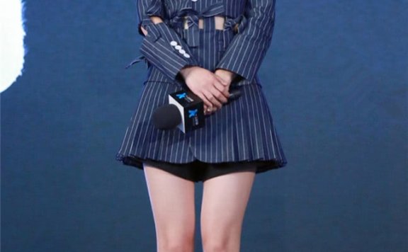 夏季怎么穿？用一字带凉鞋升级女人味