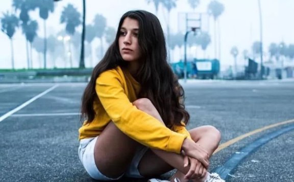 夏季不能缺了帆布鞋,减龄时尚还好搭