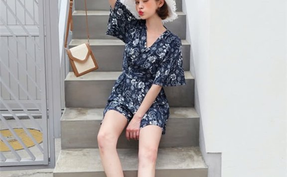 炎热夏季用花元素驱散闷热感,让你打扮的浪漫又有活力