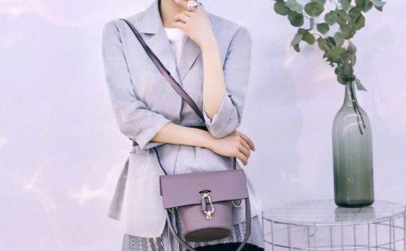 李念拍写真造型多变,34岁辣妈时尚感爆棚