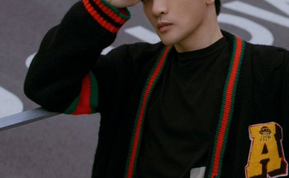 苏有朋形象大变认不出，最新搭配却撞脸蔡徐坤