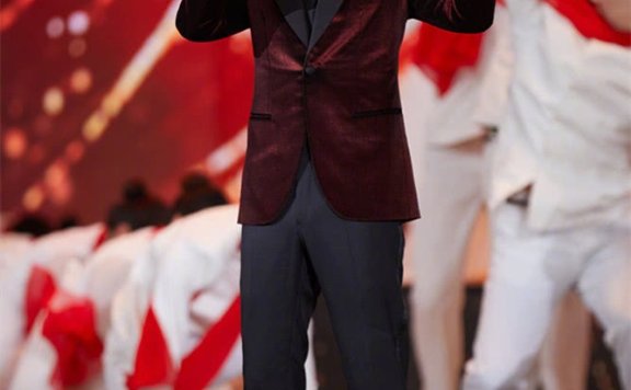 朱一龙变西装男神,连换9套造型,帅得各有风格